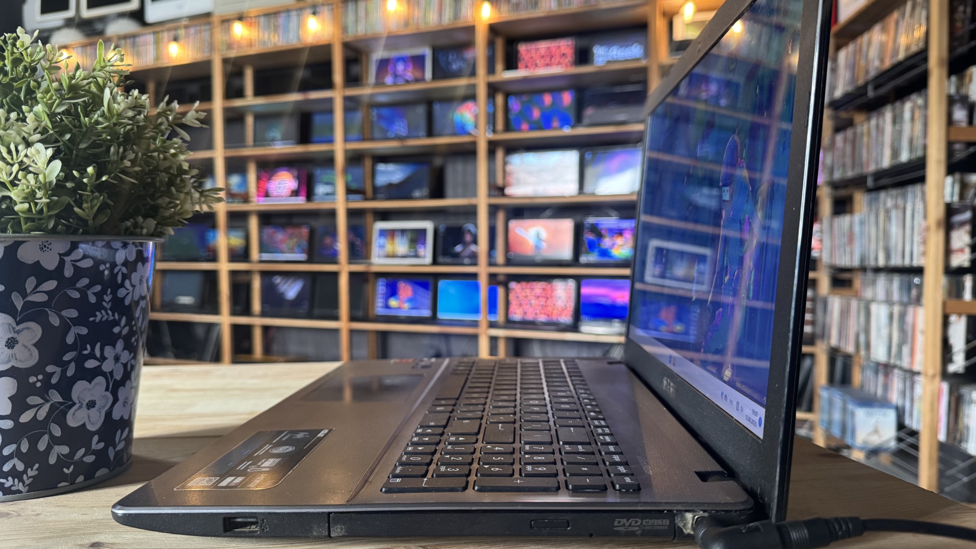 Ноутбук Asus X550Z 