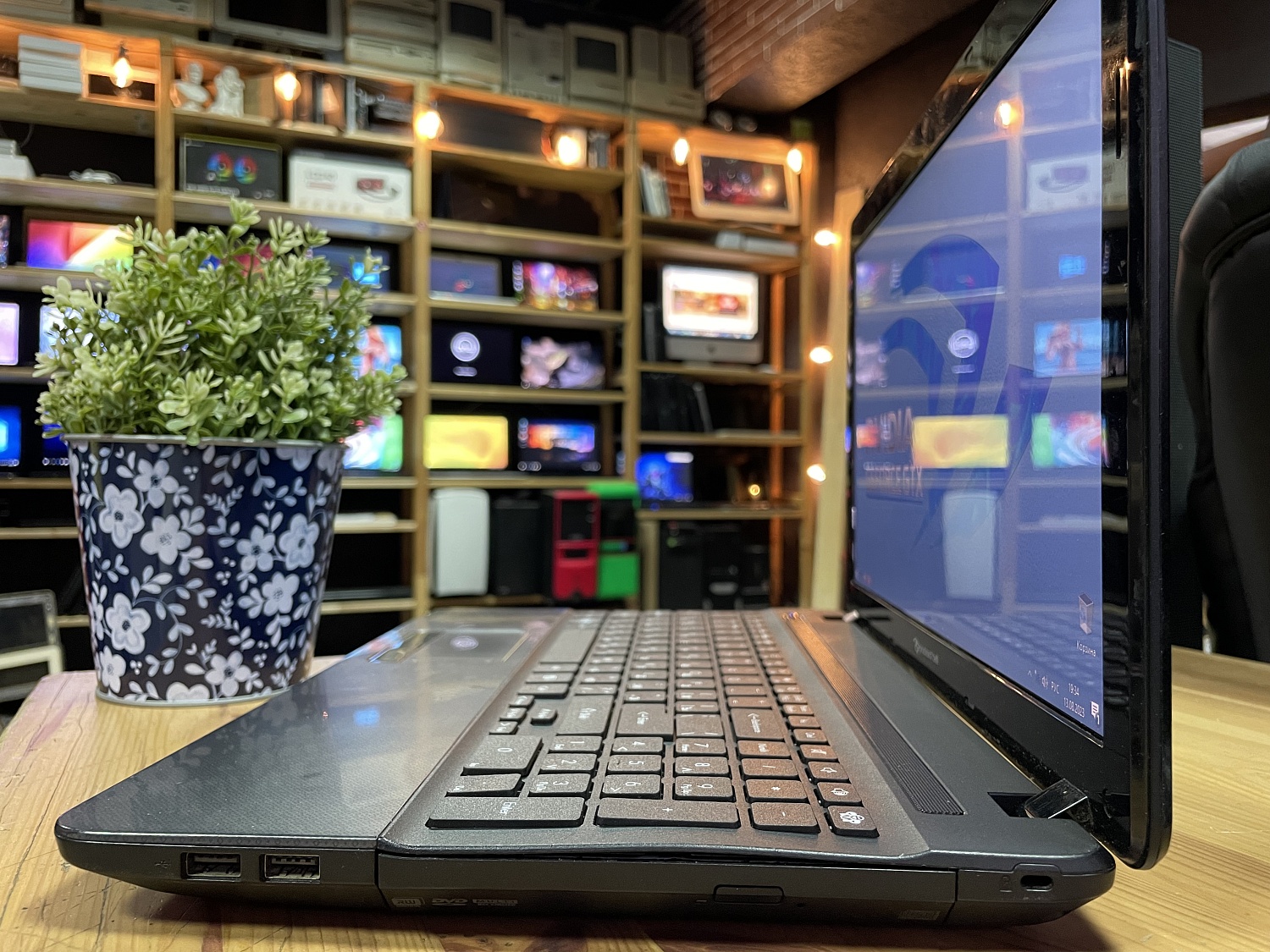 Ноутбук Packard Bell TS11