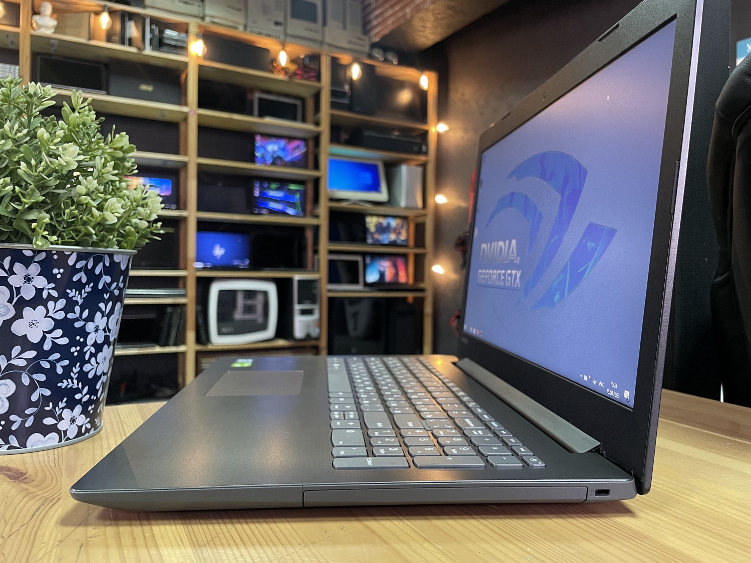 Ноутбук Lenovo 320-15ISK