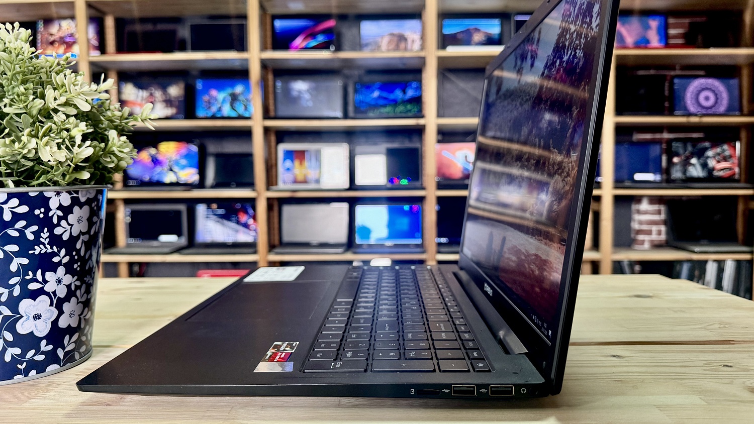 Ноутбук Irbis BlizzardBook 17NBC2004