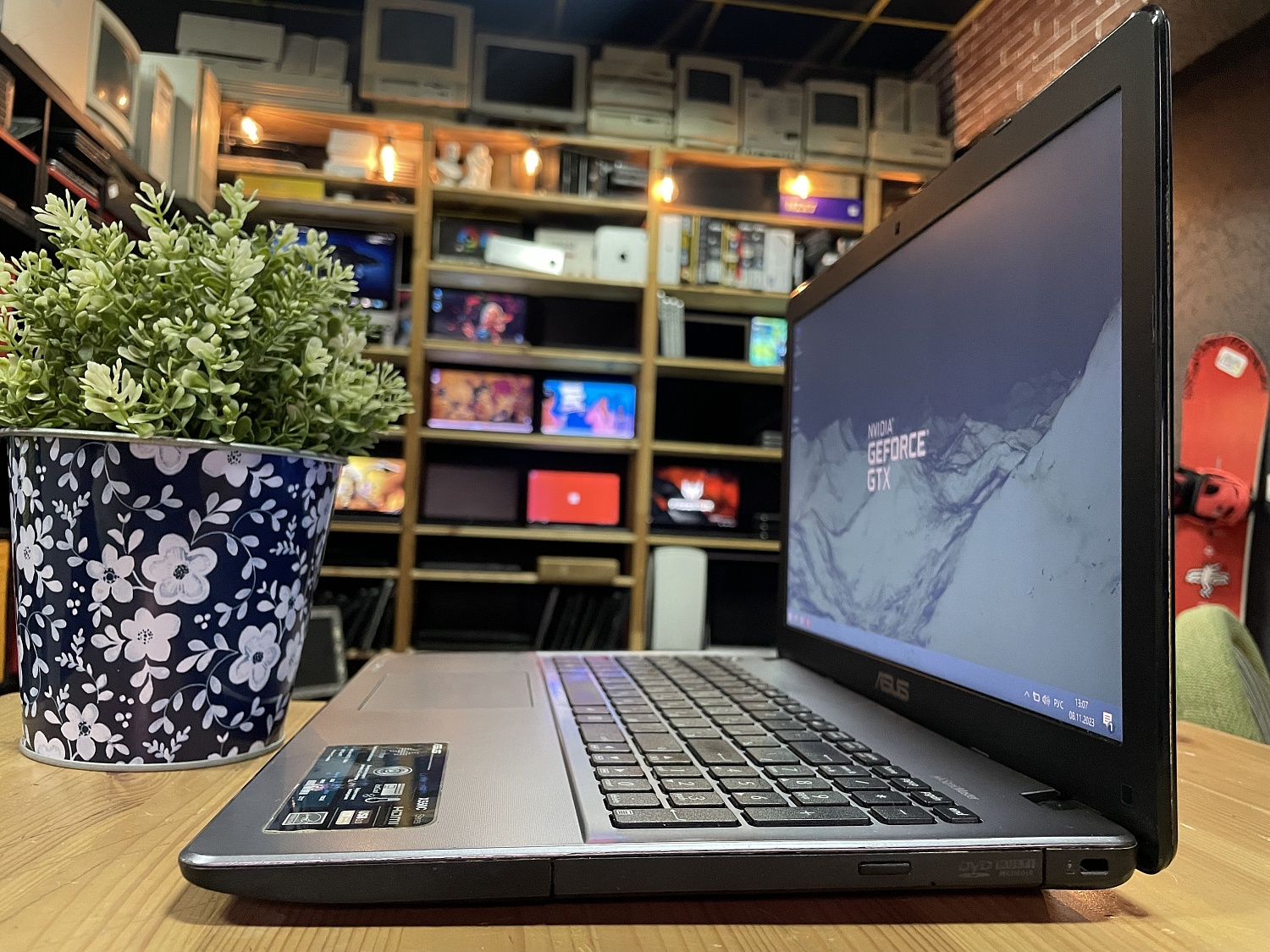 Ноутбук Asus X550C