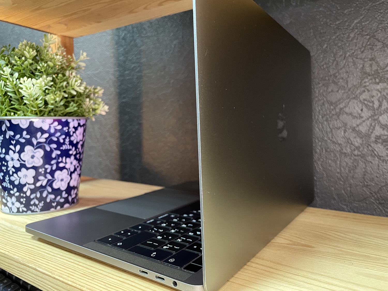 Ноутбук Apple MacBook Pro 13" 2017 Touchbar