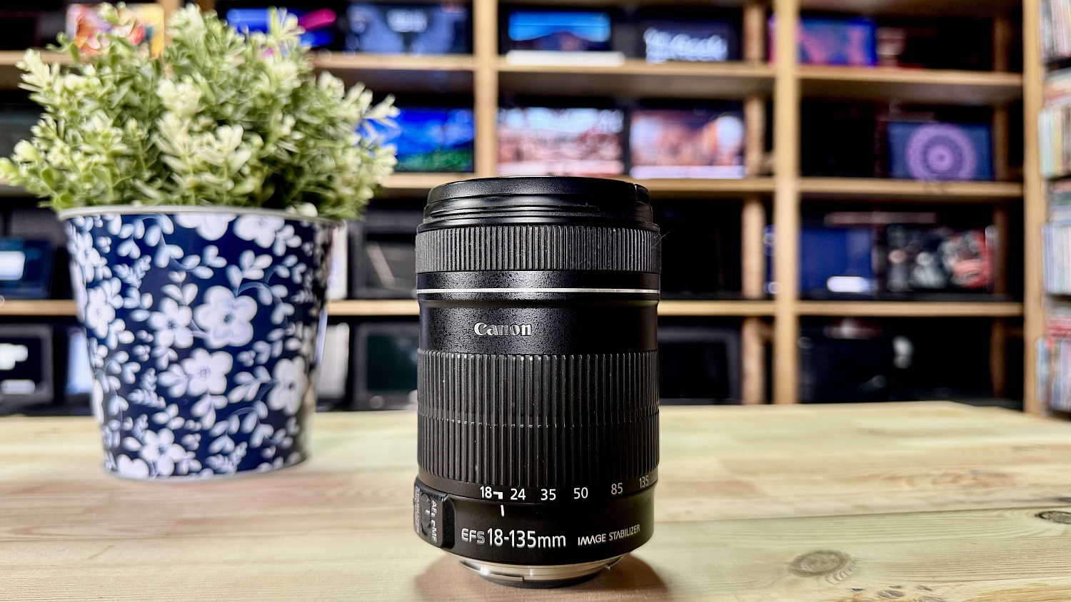 Объектив Canon EF-S 18-135mm f/3.5-5.6 IS STM