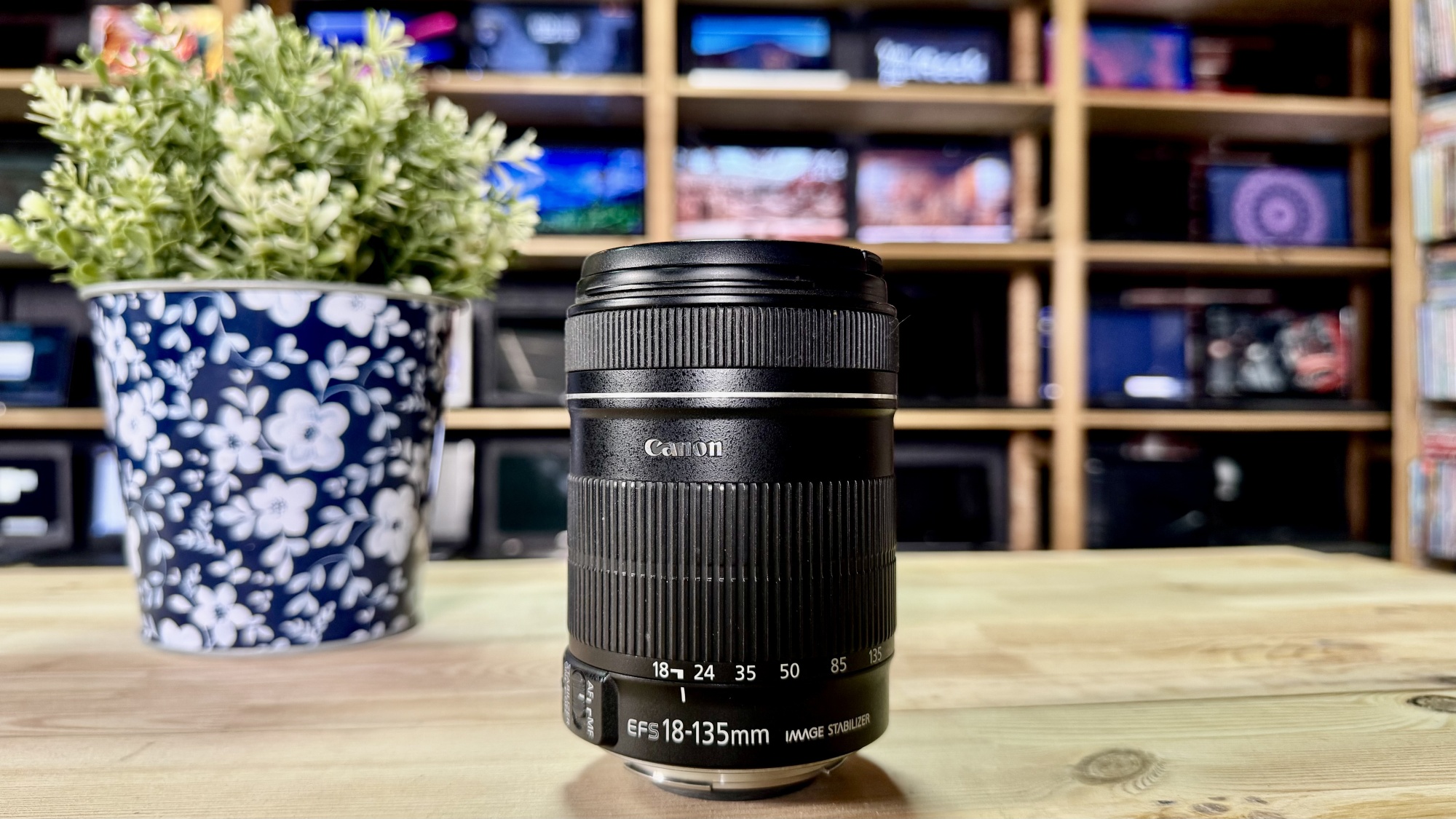 Объектив Canon EF-S 18-135mm f/3.5-5.6 IS STM