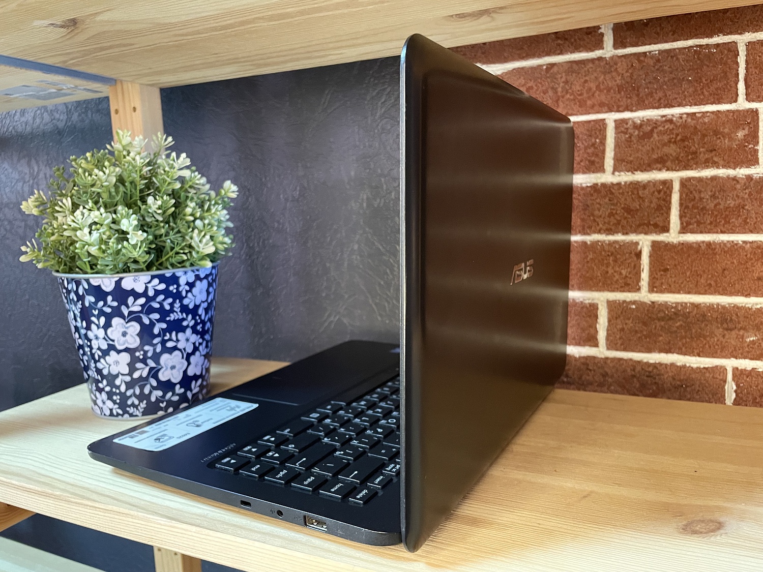 Ноутбук Asus E402S