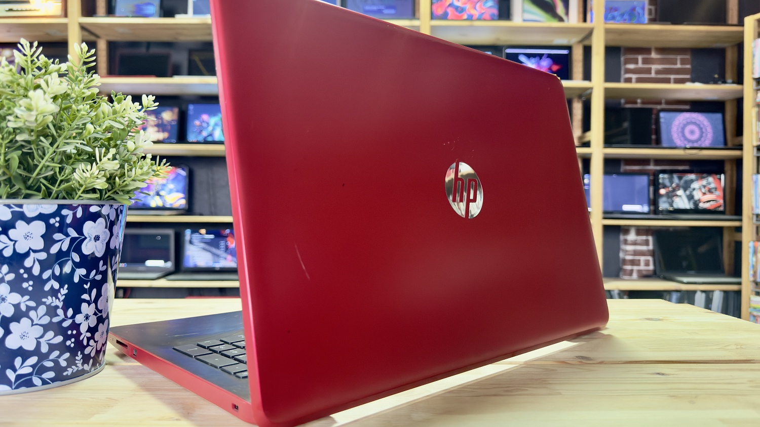 Ноутбук HP 15-bw516ur