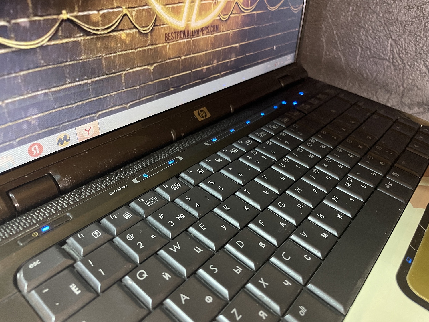 Ноутбук HP Pavilion DV2899er