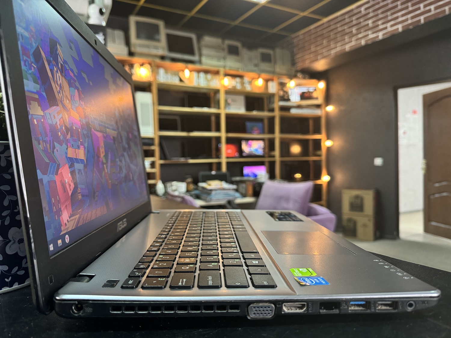 Ноутбук Asus X550C