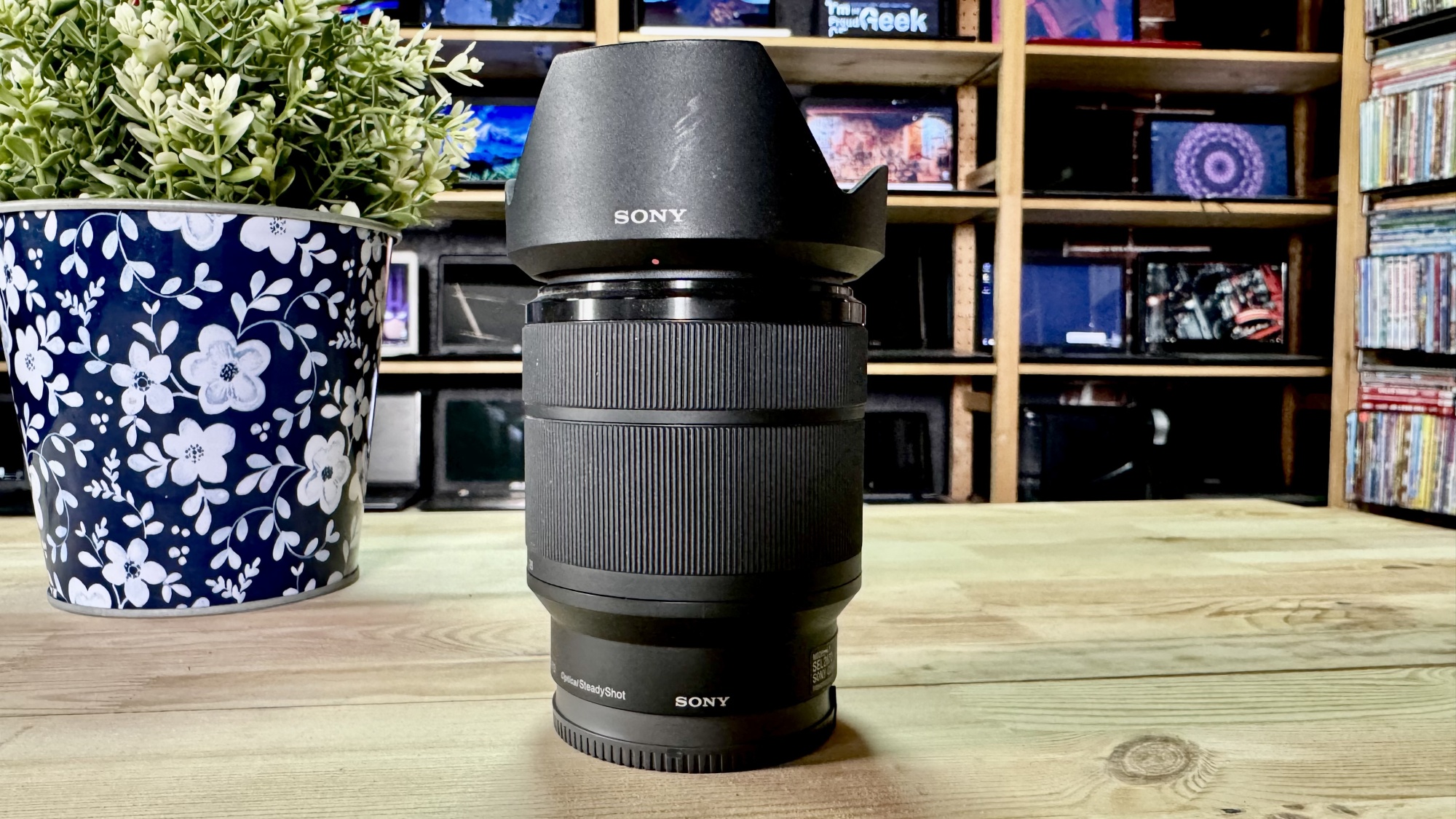 Объектив Sony 28-70mm f/3.5-5.6 OSS (SEL-2870)