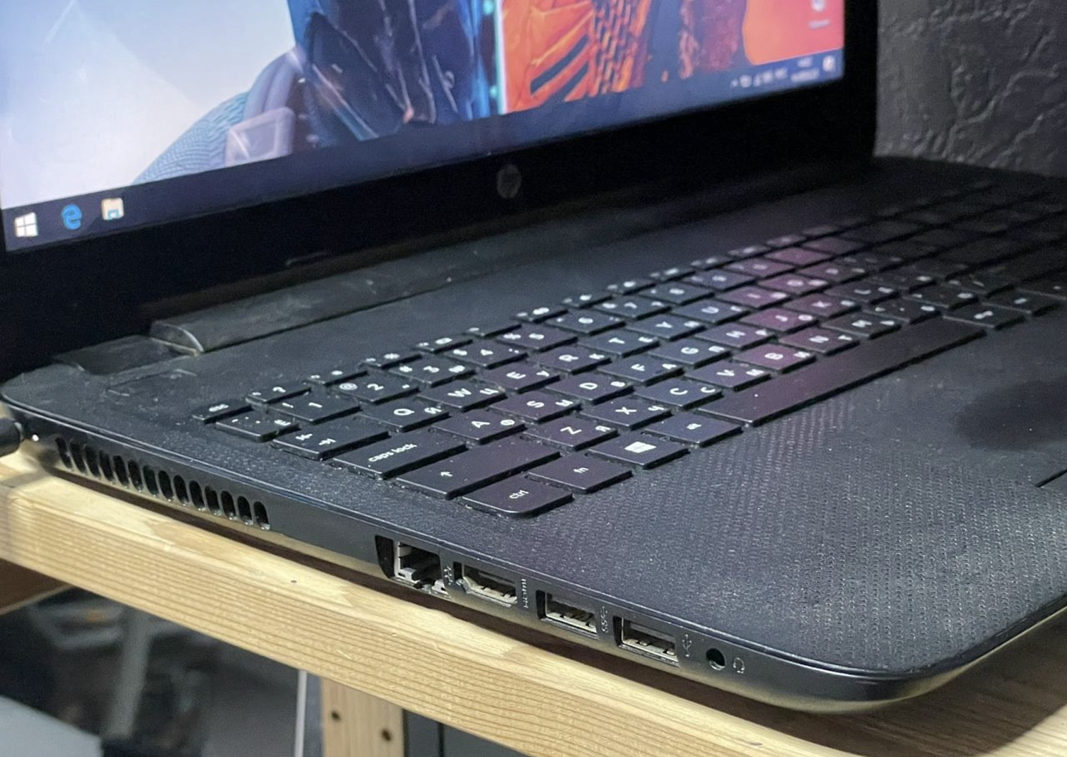 Ноутбук HP Pavilion 15-ac113ur