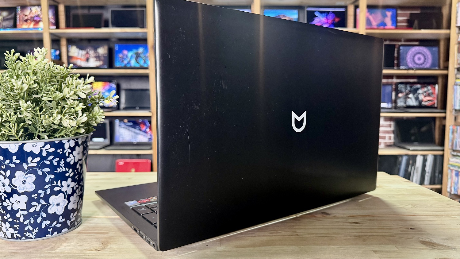 Ноутбук Irbis BlizzardBook 17NBC2004